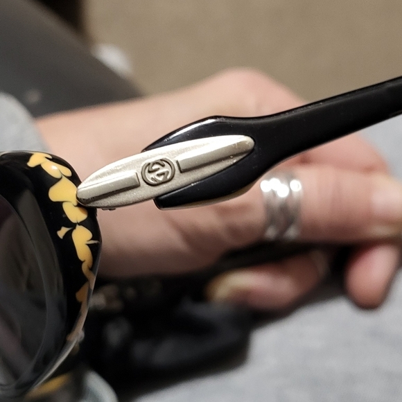 VINTAGE WOMANS Y2K GUCCI SUNGLASSES main image 11